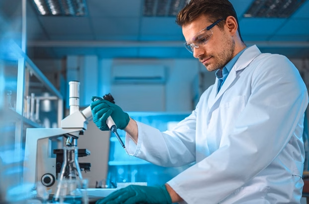 Chimiste en industrie pharmaceutique : formation et carrière